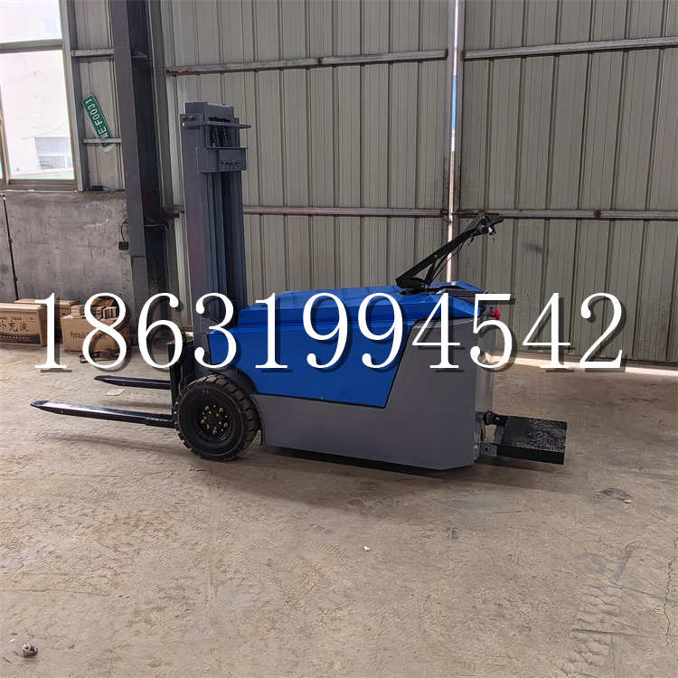 新宾满族自治县全电动叉车插腿式堆高车液压装卸车1.5吨升高小型站驾式铲车